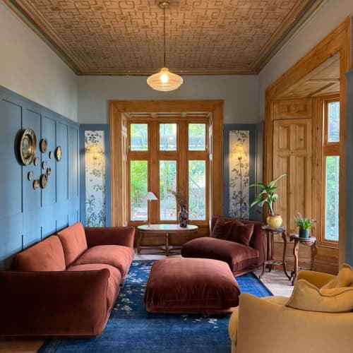 No surprises that brown and blue are having a moment. Two colours that spend plenty of time together in nature, and get along just as nicely at home. Scroll for a sofa colour and paint pairing worth pinching… 💙🤎 

We’d pair School Satchel Brown with Etruria from Little Greene (seen here) or Blue 18 from Lick. Who’s in? 

*****************

Brown and blue interiors, 60/30/10 rule, Belgrave Villa renovation, colour pairing, interior colour ideas, living room inspiration, sofa inspiration, brown velvet sofa, blue walls, colourful interiors, living room colour ideas