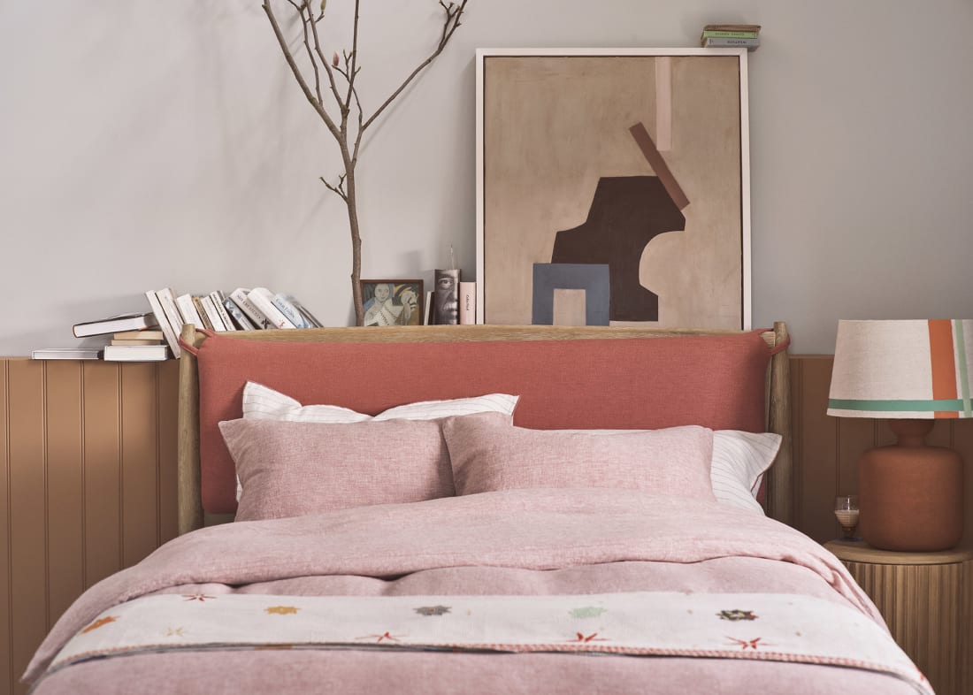 Bagel Bed in Whitewashed Oak in Jam Sandwich Pink Linen