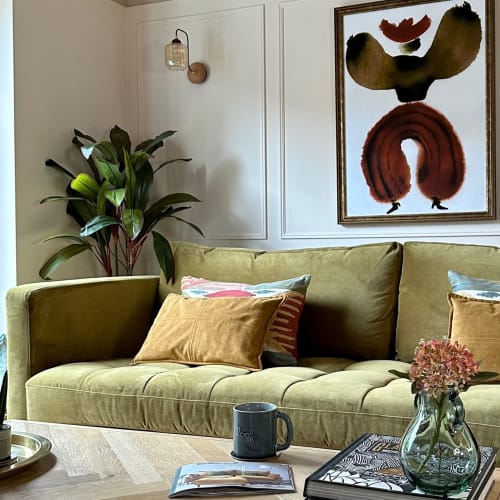 Press pause on Tuesday for a daily dose of Loaf with @houseonthecorner_16's mid-century inspired Easy Glider sofa in Pressed Olives clever velvet. ⁠
⁠
⁠
⁠
⁠
⁠
⁠
⁠
#greensofa #midcenturydecor #interiordesign #livingroominspo #livingroomideas