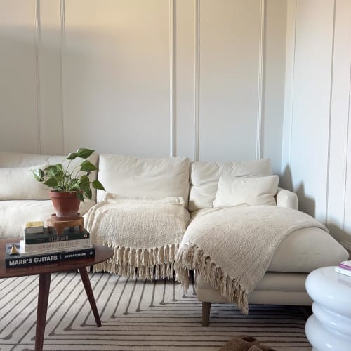No neutral feelings about neutral: we’re big fans. White sofas, white walls, white upholstery. Still packed with personality.

Swipe to the end to see one four-legged friend fully embracing the palette.

1. @peartreehouse_ ft Squisharoo Chaise
2. @lexie.lah ft Slow Riser Sofa Bed 📸 @bymeganelsa 
3. @lick ft Top Of The Blocks Sofa
4. @southside_flatreno ft Big Easy Sofa
5. Interior Designer @laurawilliamshome ft Squishbag Chair
5. @beakstudio ft Slow Riser Sofa
6. @hollyandwhippetpolly ft Woofins