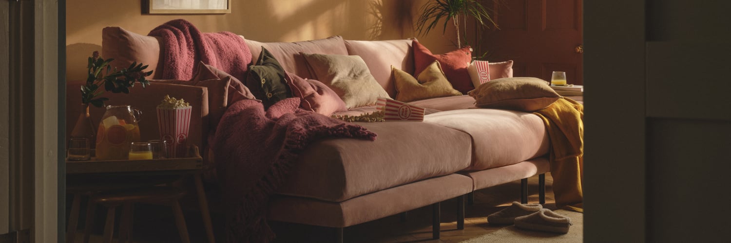 Jeffers Cinema chaise sofa in Flushed Cheek Clever Velvet
