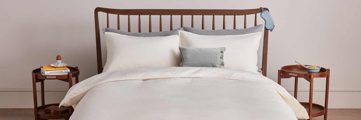 Spindle Bed in Dark Oak
