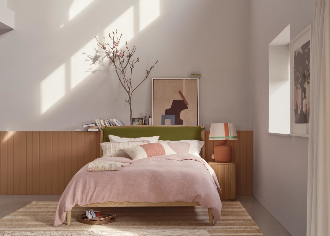 Bagel Bed in Whitewashed Oak in Potted Plant Green Twill