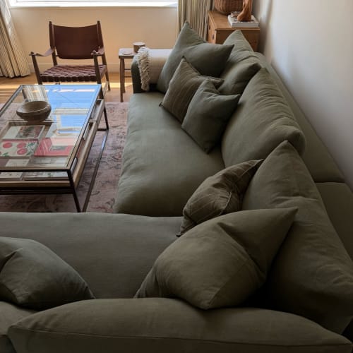 Maybe if we all sit extremely still, Monday won’t be able to see us 👀

@lemonsandlucy ft. Big Easy Corner Sofa in Waxed Green Jacket Linen.

Corner sofa, green sofa, living room inspo, living rooms, cosy home, Loaf home