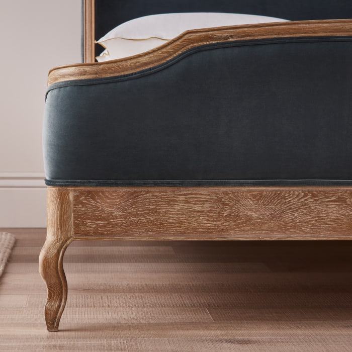 JOELLE BED DETAILS 018crop