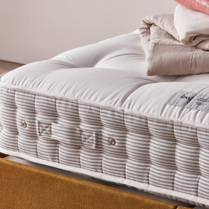 TOP DOG MATTRESS 011 crop