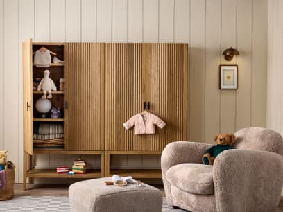 ITEM-002300 KEEPER LEGSIE TWO OF A KIND LIGHT OAK BANNER3