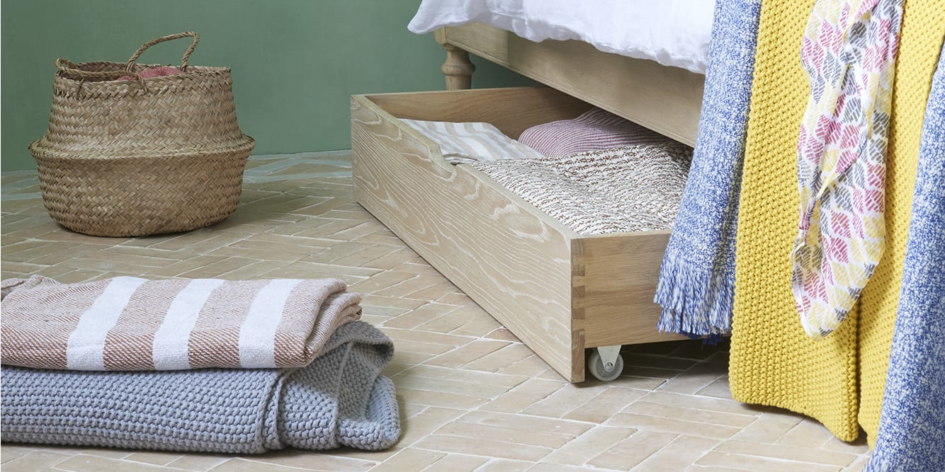 Loaf shop underbed storage