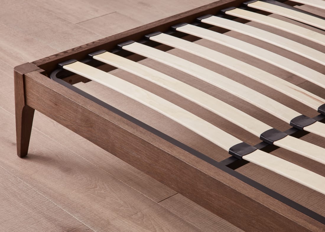 Spindle Bed in Dark Oak