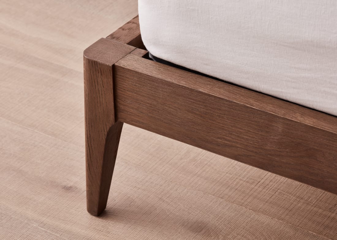 Spindle Bed in Dark Oak