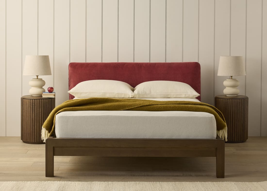 Slumberbatch Bed in Dark Oak in Toffee Apple Red Chenille