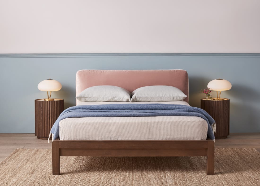 SLUMBER BACH BED DARK OAK FLUSHED CHEEK VELVET 02 043