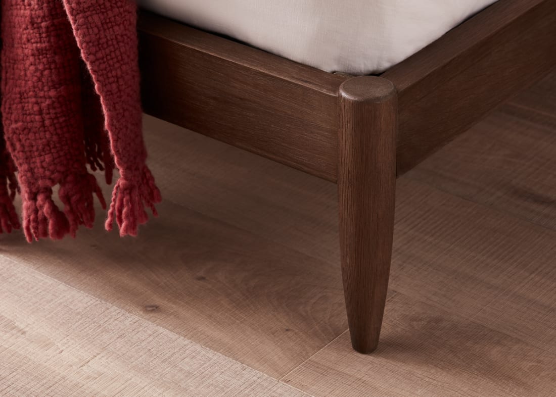 Bagel Bed in Dark Oak