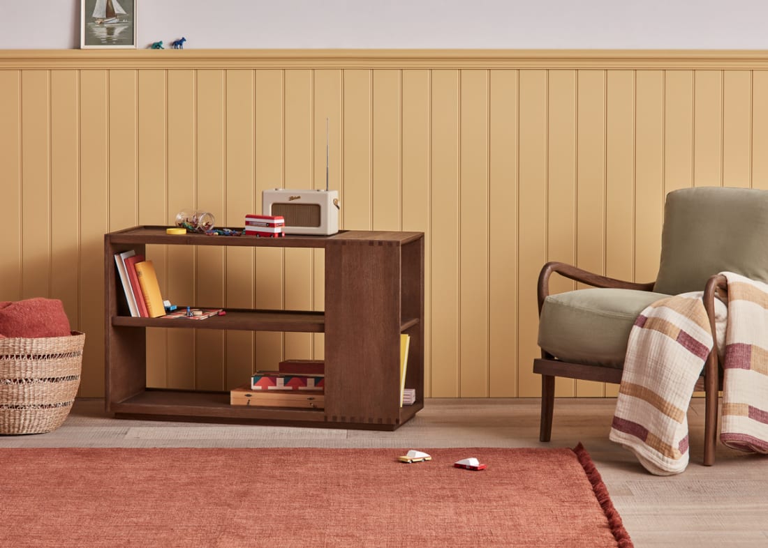 helfie Side Table in Dark Oak with the Easins Accent Chair