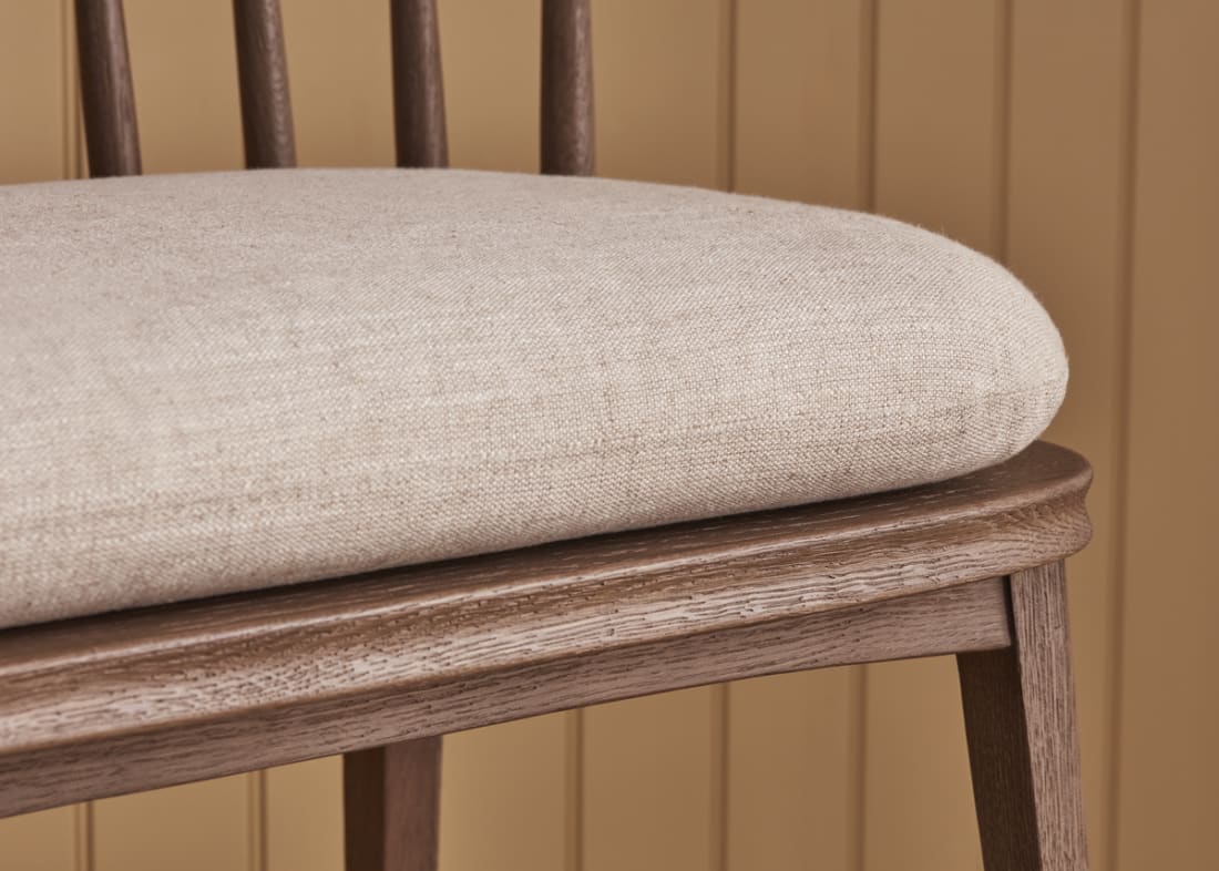Drummer Bench in Dark Oak