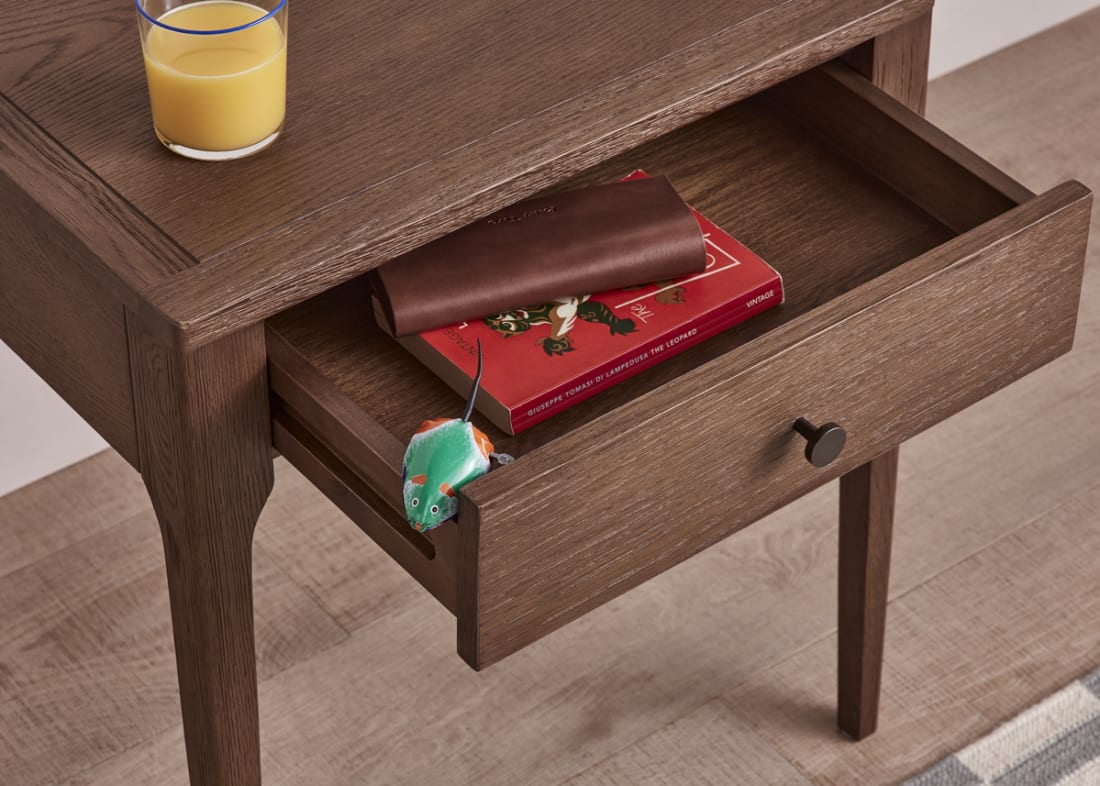Hide & Sleek Side Table