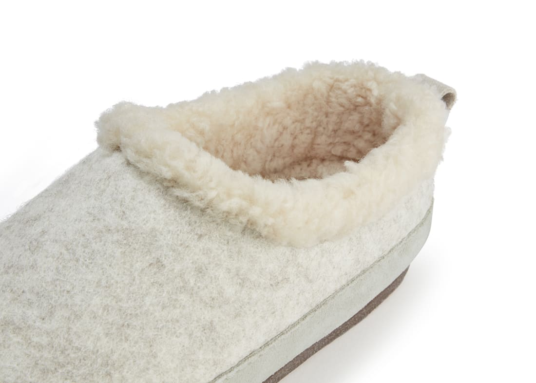 Size 10 Snuggins Snugback Slipper in Oat
