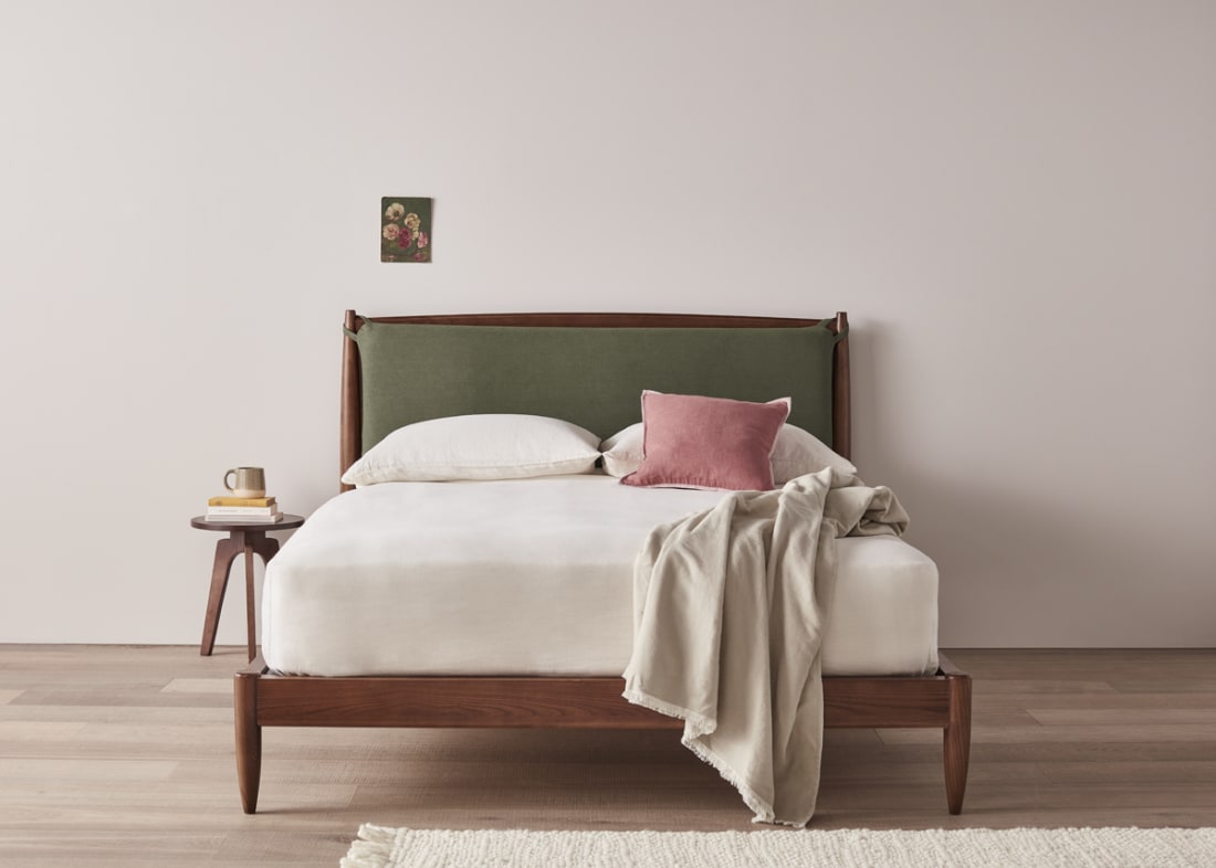 Bagel Bed in Warm Ash
