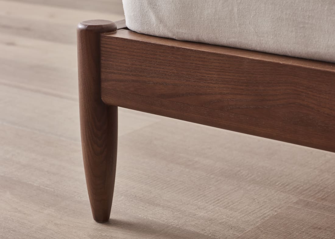 Bagel Bed in Warm Ash