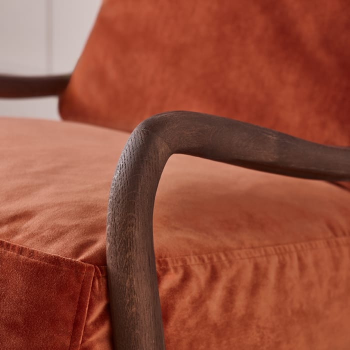 EASINS ARMCHAIR DARK OAK DETAILS 002 crop