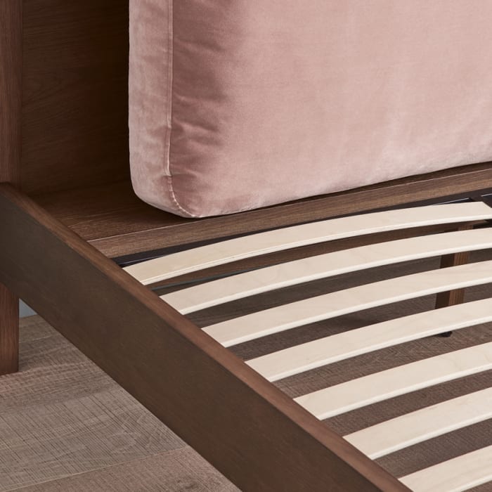 SLUMBER BACH BED DARK OAK FLUSHED CHEEK VELVET 04 002