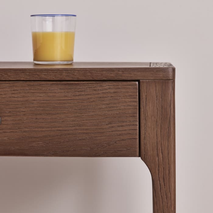 691521 hide sleek side table dark oak 04 004