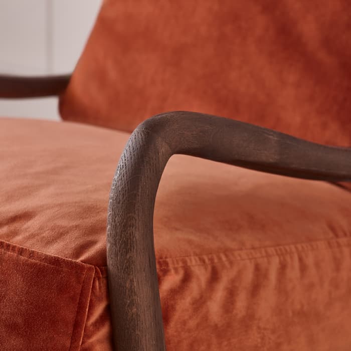 EASINS ARMCHAIR DARK OAK DETAILS 002 crop