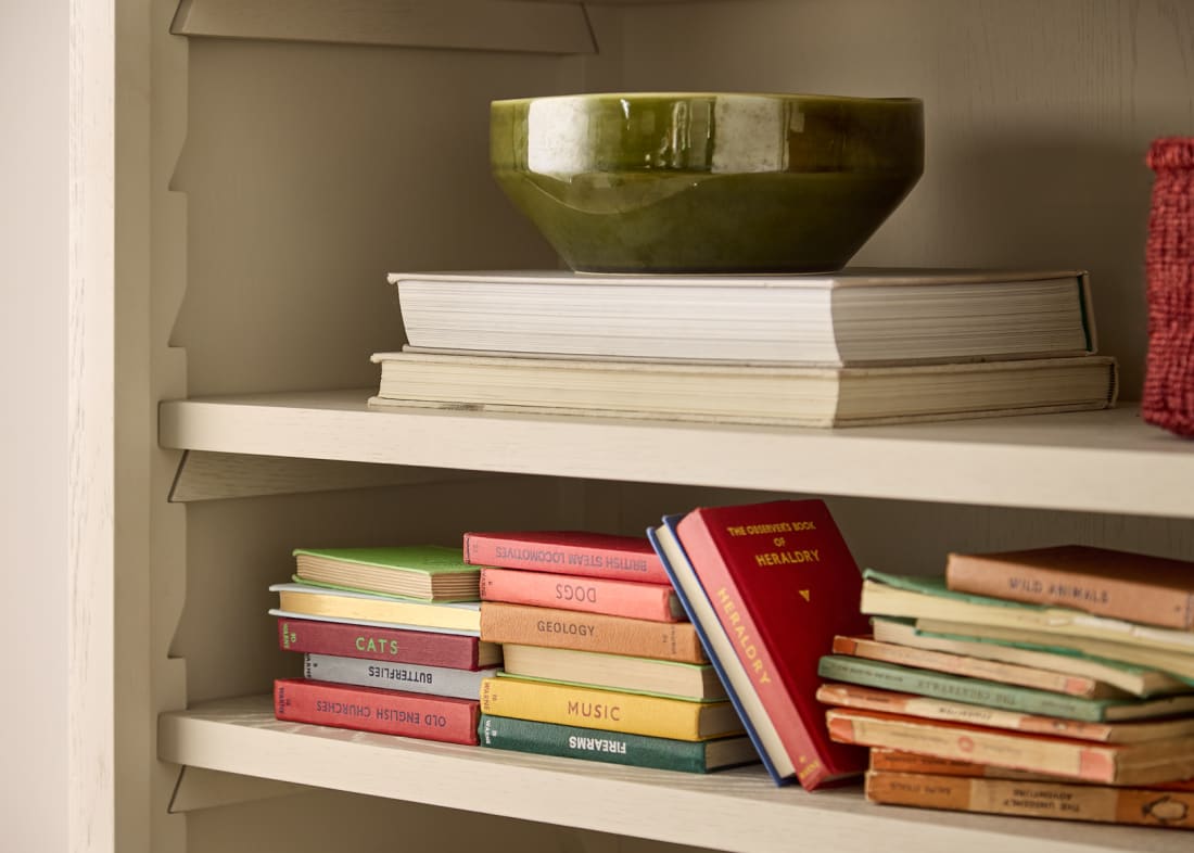 Keeper Double Shelfie & Legsie Set – Glass Doors in Egg Box Painted Oak