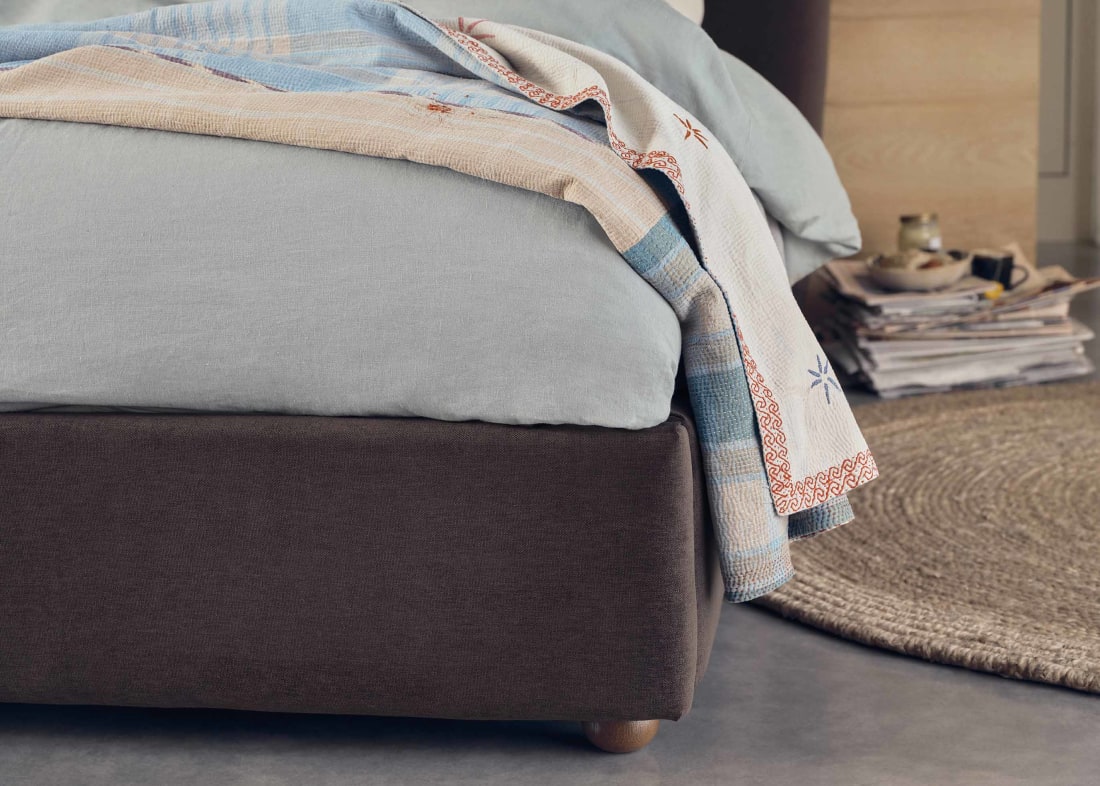 Monroe Bed Coffee Bean Chenille1951