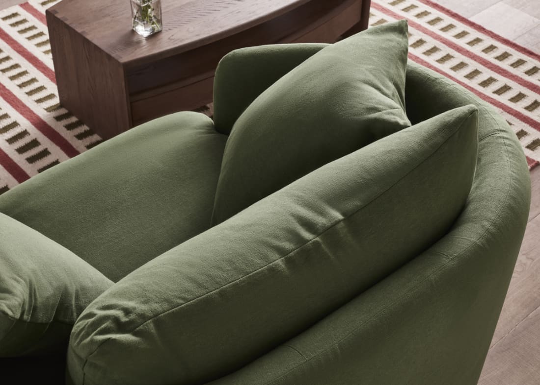 691371-curvella-loveseat-05-014